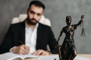 З Днем адвокатури України: найщиріші привітання у прозі та листівках, історія свята
