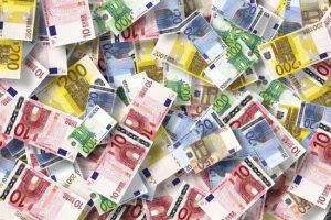 Курс валют на 25 грудня: скільки коштують долар, євро і злотий