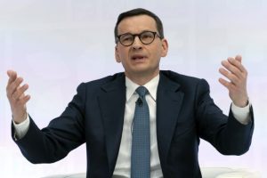 Польща вимагає від ЄС відновити дозволи, що обмежують транзит для українських далекобійників – Моравецький