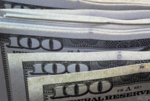 Курс валют на вихідні, 16-17 грудня: скільки коштують долар, євро і злотий
