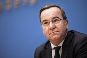 Пісторіус пообіцяв збільшити виробництво зброї для України, проте назвав “але”