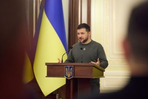 Зеленський гостро відреагував на “сигнали щодо часткової участі” України в НАТО