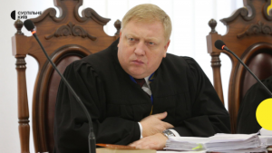 “Засунув руку до кишені, а там долари – у мене паніка”: суддя Київського апеляційного суду пояснив хабар у $8300
