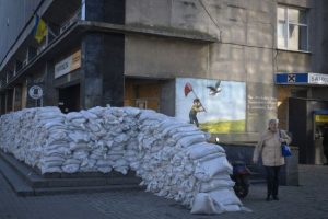 Росіяни обстрілюють Херсон: лунають вибухи