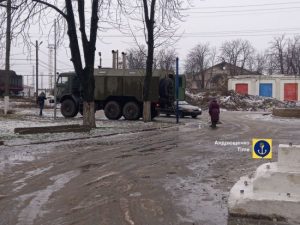 Окупанти стягнули до Волновахи резерви і прикривають техніку від удару “польовими кухнями” для людей – фото