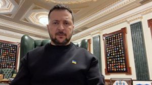 “Как получить украинский паспорт?!”: історичний указ Зеленського “розірвав” росіян