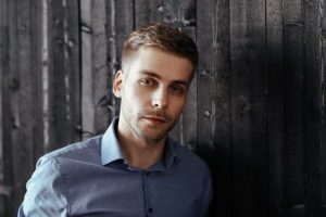 9 сигналів, які ви отримуєте, коли чоловік постійно думає про вас