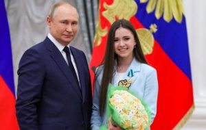 Російську фігуристку Валієву дискваліфікували на 4 роки через допінг – РФ втратить “золото” ОІ-2022