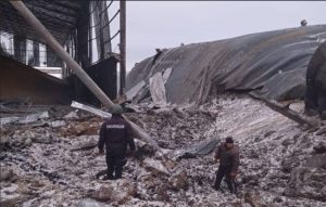 На Харківщині окупанти скинули авіабомби на зерносховище: фото