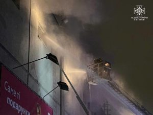Пожежа у ТРЦ “Космополіт” в Києві: ігрову умисно підпалив 7-річний хлопчик – подробиці від поліцейських (фото)