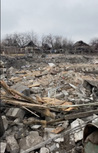 Ракетний удар по Покровському району: відео з місця влучання у будинок, де дістали тіло дитини