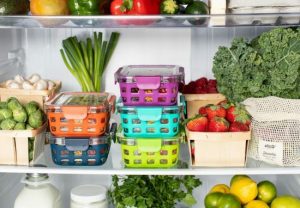 Всього лише одна річ допоможе подовжити свіжість продуктів у холодильнику: вона є на кожній кухні
