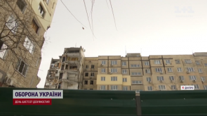 Річниця ракетного удару по багатоповерхівці у Дніпрі: що кажуть ті, хто вижили і який вигляд має будинок