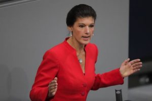 “Зеленський зможе обстрілювати Москву”: у Німеччині “подруга Путіна” відзначилася скандальними заявами