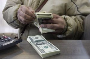 Курс валют на 24 січня: скільки коштують долар, євро і злотий
