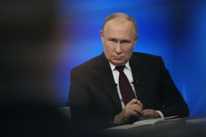 Майже половина молодих росіян не збирається голосувати за Путіна — опитування