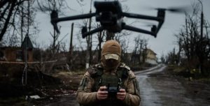 Двох операторів дронів кинули на штурм як піхоту і вони загинули – журналіст звернувся до Залужного