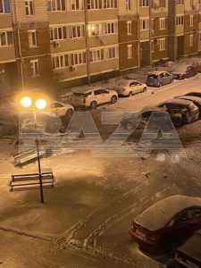 Снаряд прилетів у двір багатоповерхівки: російський Бєлгород накрила свіжа “бавовна” (відео)