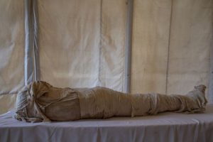 Вчені розгадали моторошну таємницю 2000-річної мумії без голови