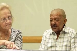 Донька загиблої жінки особисто зустрілася з її убивцею та поцілувала його (фото)