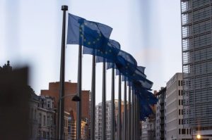 Сотні тракторів заблокували центральну частину міста: фермери влаштували сутичку з поліцією