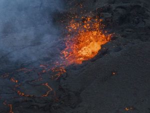 Рахунок йде на години: в Ісландії вулкан готується до нового виверження
