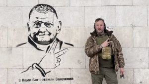 Ходив у формі ЗСУ і мочився на шапку окупанта: співробітник Сенату США потрапив у гучний скандал