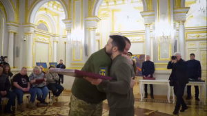 Залужний та Буданов отримали звання Героя України: як їх нагороджували (відео)
