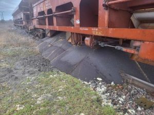У Польщі просто на колії висипали ріпак із українських вагонів-зерновозів