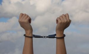 Передавала дані про ЗСУ сину до “ДНР”: на Донеччині затримали зрадницю