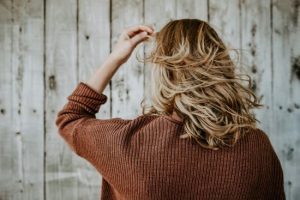 Розгладять зморшки: які кольори волосся обрати після 40, щоб не мати вигляд старої тітки