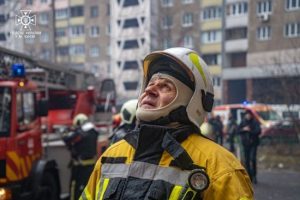 У Києві завершили ліквідацію наслідків масованої атаки: в ДСНС повідомили кількість загиблих (фото)