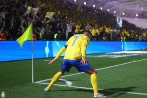 Роналду показав непристойний жест саудівським фанатам у відповідь на кричалку про Мессі (відео)