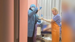 У Сумах патрульному довелося приймати пологи у жінки, хоча поруч були лікарі: чому так сталося