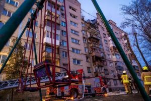 Росіяни вдарили БпЛА про багатоповерхівці в Дніпрі: що відомо (фото)