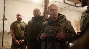 Сирський та Умєров приїхали на передову до військових – відео
