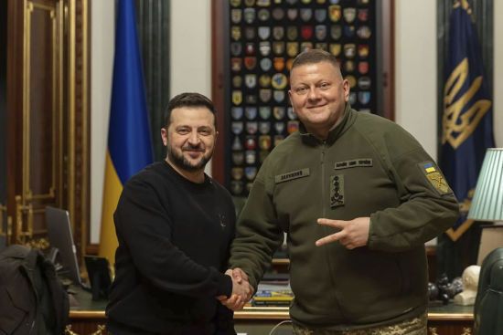 “Надзвичайно ризикована авантюра”: західні ЗМІ про відставку Залужного