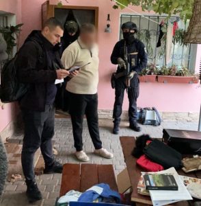 Торгували фальшивими дипломами та документами для ухилянтів: на Київщині судитимуть злочинну групу (фото)