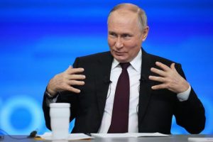 Путін в інтерв’ю Карлсону півгодини говорив маячню про “історію України”