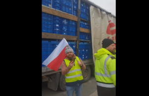 У Польщі фермери під час блокади влаштували скандал через гуманітарну допомогу Україні та черницю