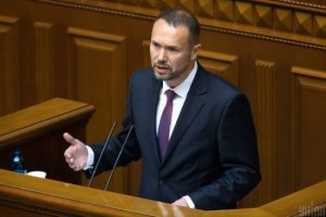 Ексміністр освіти Шкарлет подав скаргу на Комітет з питань етики, який звинуватив його у плагіаті
