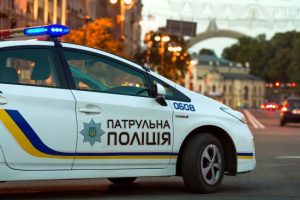 У Сумах чоловік вдарив поліцейську та показував їй свій статевий орган: причина