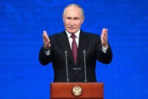 Під час “доленосного” спічу Путіна заснули представники влади РФ (кумедні фото)