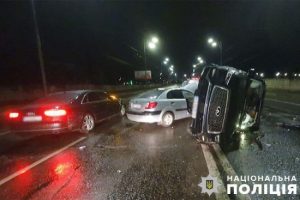У Києві п’яний водій влаштував потрійну ДТП, є постраждалі: з’явилися фото