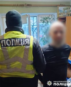 У Києві чоловік стріляв з балкона багатоповерхівки: що відомо (фото)