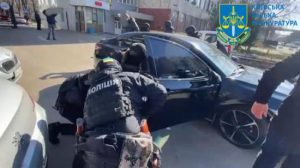 Видавали себе за працівників ТЦК та ДБР: шахраї виманили у киянина 1,7 млн грн, погрожуючи “мобілізацією”