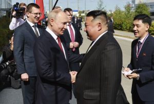 Сеул заявив, що Кім Чен ИН передав Росії кілька тисяч контейнерів з боєприпасами