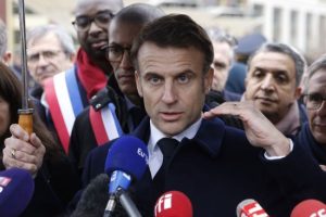 Макрон назвав “продуманою” свою заяву про введення західних військ до України