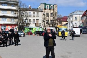 Батько два роки приїжджав до міста і виглядав сина з війни: болісне чекання закінчилося (фото)
