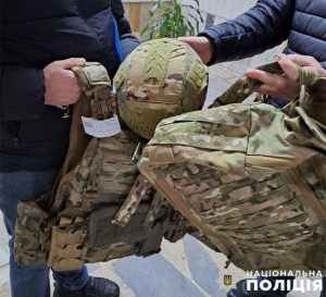 У Києві під час комендантської години рецидивіст обікрав автомобіль волонтерського фонду: фото